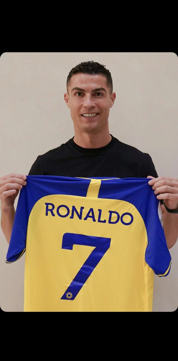 Sanad_8's tweet photo. والله مدري ويش أقول ويش أخلي . 

مبروووووك ياعالميين💛💙💛💙

 #كريستيانو_رونالدو https://t.co/CbG16uVuk2