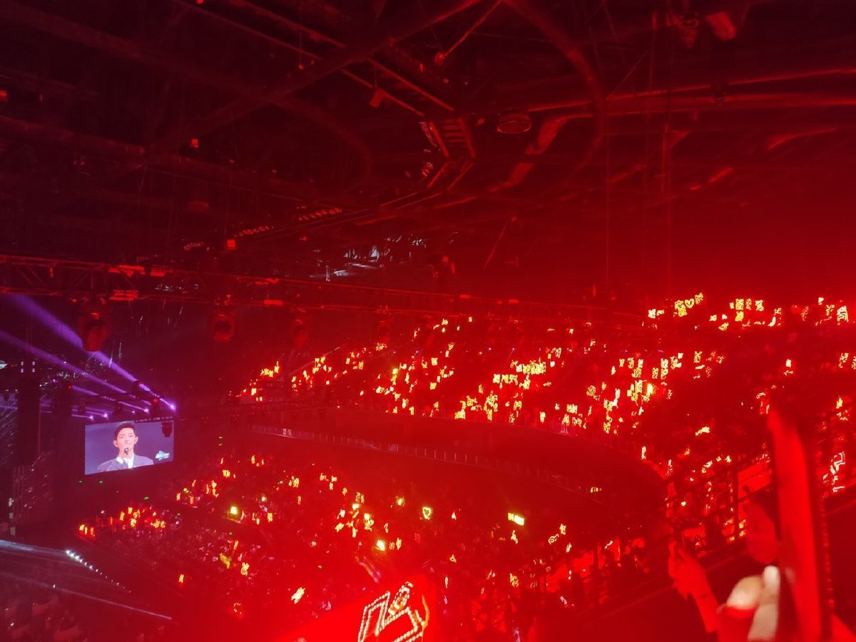 MukieZhanzhan's tweet photo. พึ่งเข้าใจความหมายช่วงนี้ของคลิป พอเห็นรูปแล้วแบบน้ำตาซึมเลย ป้ายไฟ战 และทะเลแดงในห้องในช่วงวันเกิดของจ้าน
น้องถ่ายออกมาฝากทำให้รู้สึกเหมือนพวกเราได้เข้าไปร่วมอวยพรวันเกิดให้จ้านในวันเกิดเค้าด้วยเลย🥹🥺❤🥺🥹 #XiaoZhan ดีจังเลยครับ อบอุ่นไปทั้งใจเลย https://t.co/dzzamoc0M2