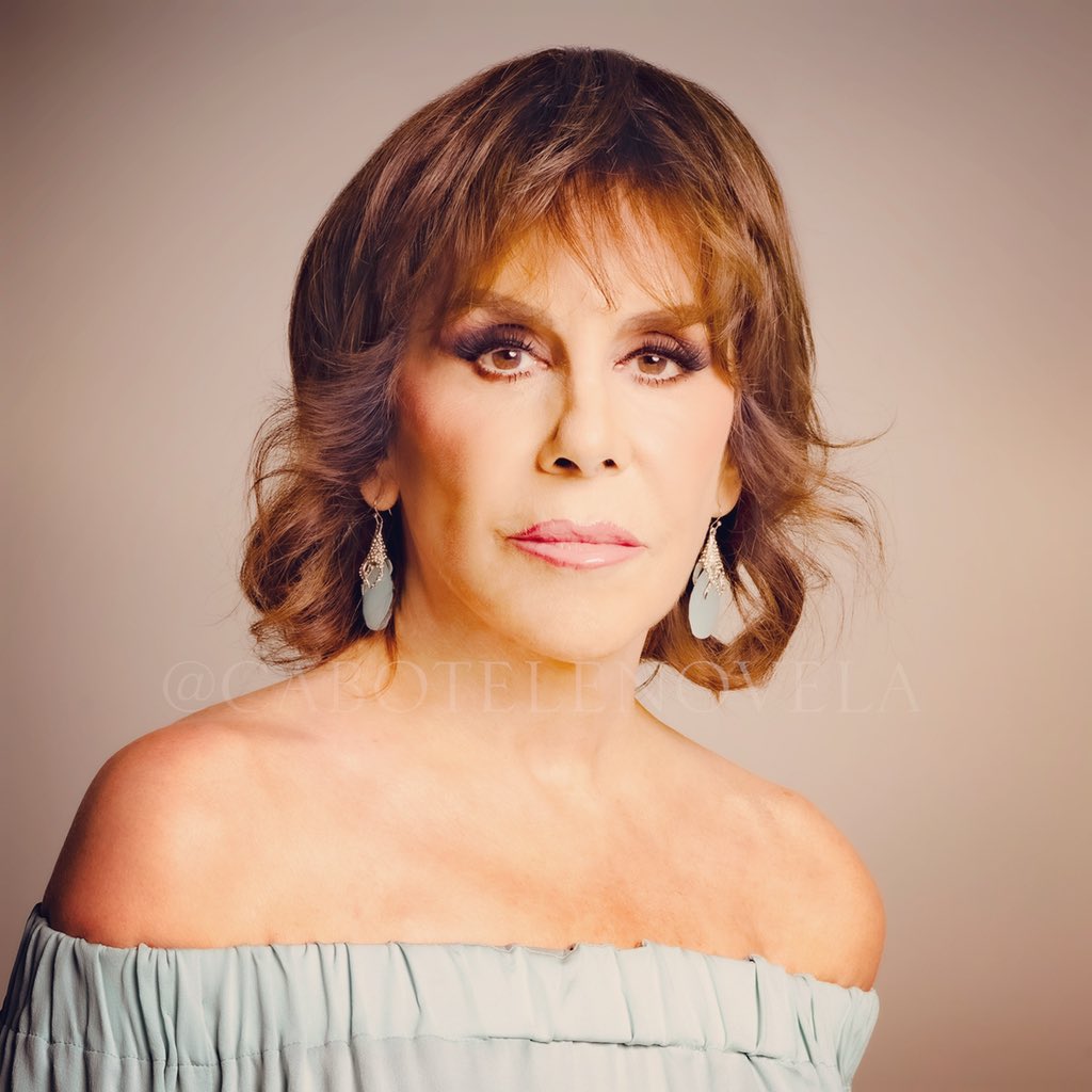 “Alejandro se parece a su papá, sobretodo en proteger con uñas y dientes lo que aman” #Cabo Lunes a viernes 9:30 pm. #lasestrellas #televisa #TelevisaUnivision #telenovelas #telenovelasmexicanas <a href="/elgueromex/">jose alberto castro</a> <a href="/jonesrebeccaofi/">REBECCA JONES</a>