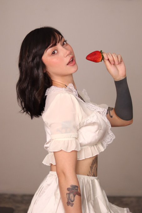 A melhor coisa que fiz foi comprar uma c&acirc;mera 📸 adoro minhas fotos https://t.co/UBRxFw2kzC