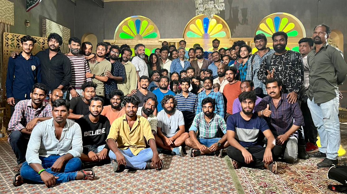 vamsikaka's tweet photo. Third schedule wrapped Up
NandamuriKalyanRam 🐅@NANDAMURIKALYAN as our UnSung Hero “#DEVIL- THE BRITISH SECRET AGENT” 🔥
A Pan India Film @abhishekpicture
🎬@NaveenMedaram 🎥 @soundar16
✍️ @SrikanthVissa
🥁 @rameemusic
#DevilFirstLook 🙌#NandamuriKalyanRam https://t.co/jH715sBVkH