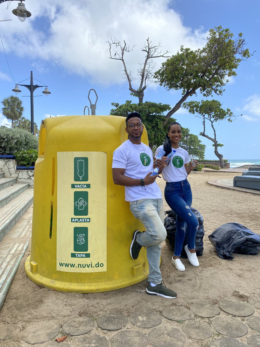 limpiamerd's tweet photo. Llenos de energía y entusiasmo cerramos nuestra última jornada de reciclaje del año 2022♻️🙌🏼

Punto Nuvi Plaza Güibia, Malecón de Santo Domingo. 
@nuvird @reciclamerd 

#JuntosPodemos #SomosLimpiameRD #Nuvi #JornadaDeReciclaje #LimpiameRD #PlazaGüibia #SantoDomingo https://t.co/pfoy9x0IYX