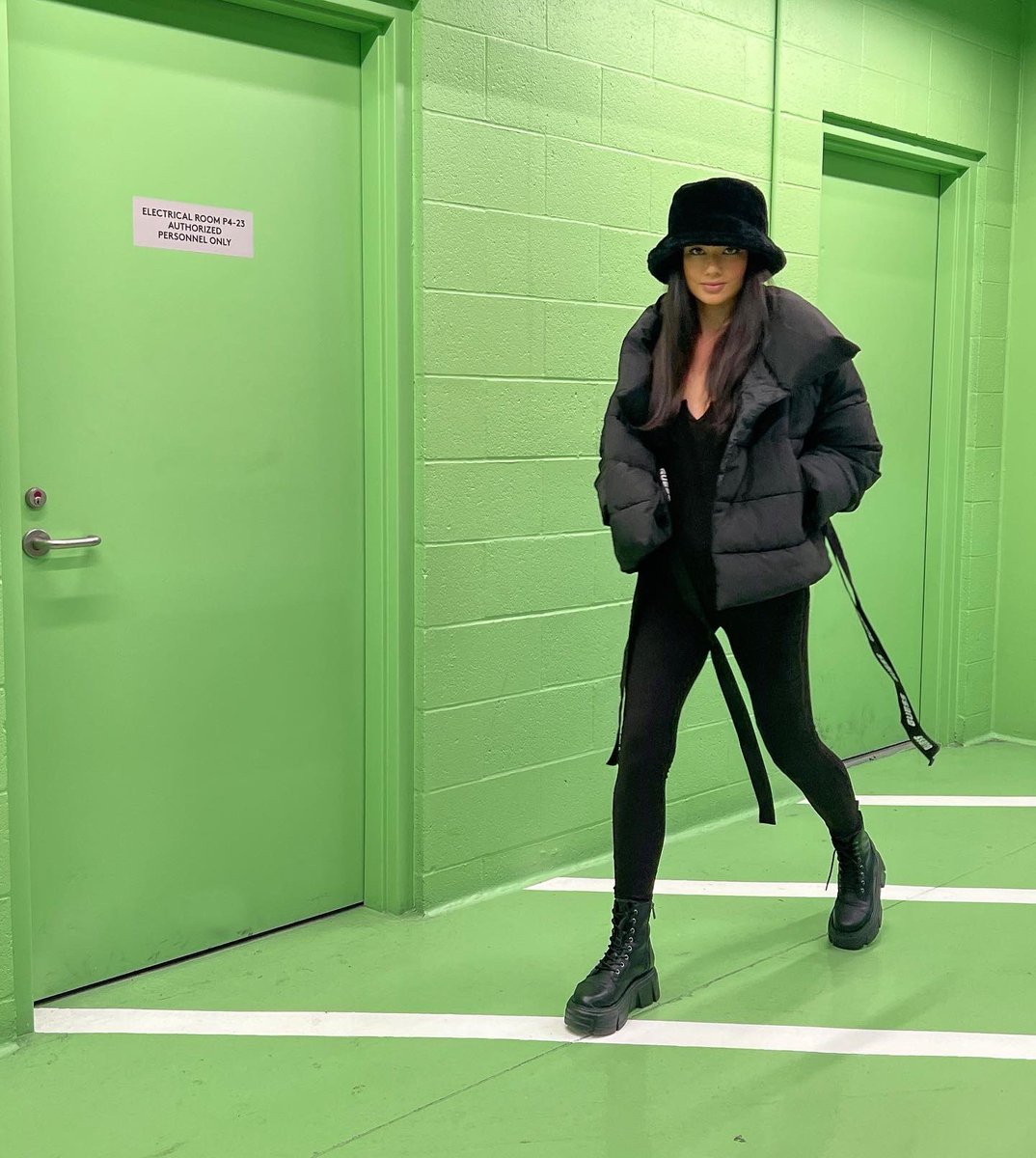 bycheonhwa's tweet photo. ๐๐ธ A pure heart will take you places๐ธ๐
Russell Black Boots - @SteveMadden
#stevemadden #smsquad #ootd #outfit #styling #sponsored
#selflove #selfcare #goals #growth https://t.co/Jf3ONLmiAS