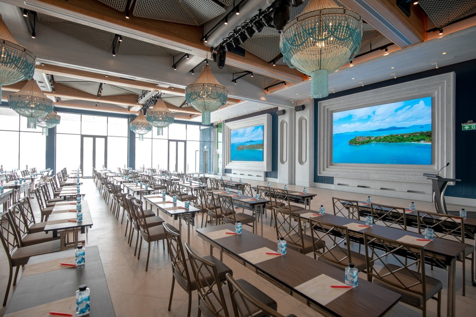 Elevate your event experience at Yaya, adding an air of elegance to any large or small event, and making it one to be remembered for years to come.#sripanwa #beachlife #traveller #travelblogger #travel #instatravel #islandlife #phuket #traveloka #socialgiver #socialgiverthailand