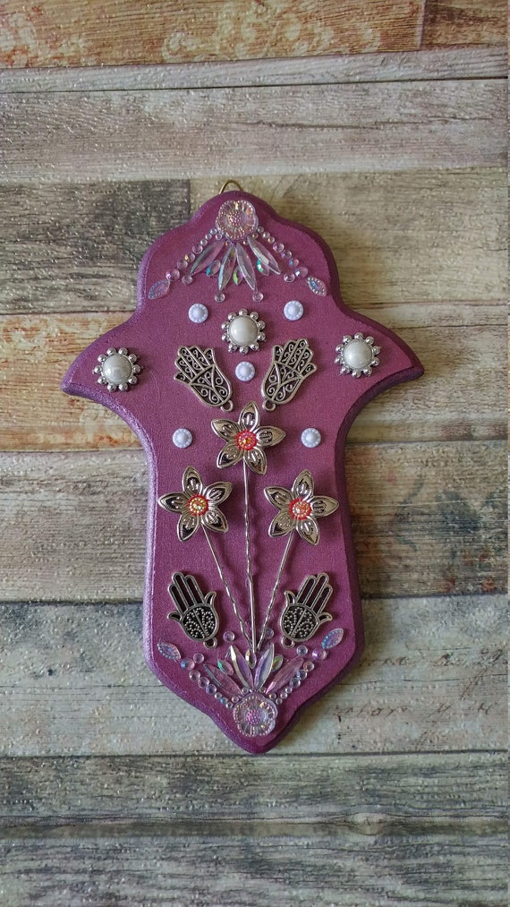 NomiBachar's tweet photo. Hamsa Hand Wall Decor, Unique Pink Hamsa Hand https://t.co/85SDZoEtfv #goodluckcharm #hamsawallart #jewishgift #housewarminggift #roomdecor @etsymktgtool https://t.co/8ybUvA9NYf
