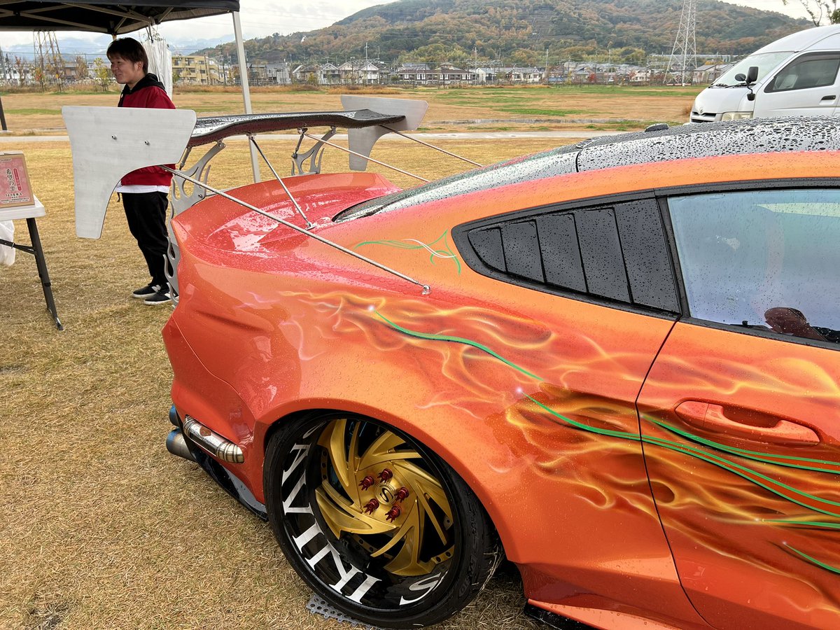 Dean_NismoZ33's tweet photo. Mustang, japan style. There is a lot to like and hate about the car. #Ford #mustang #modifed #Japan https://t.co/OByicC6NjJ