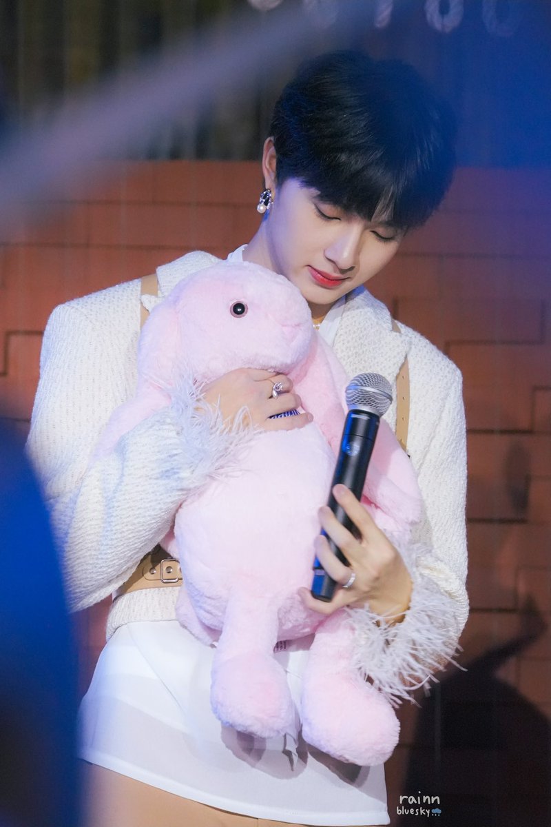 namfa_pannasa's tweet photo. นู่ถือตุ๊กตาคือที่1ในใจล่ะ 🥹🫶🏻🤍🧸 https://t.co/VQml0B7pTc
