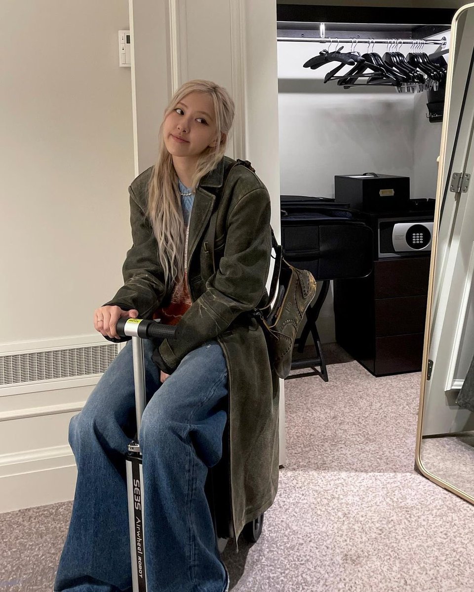 rourosiee_'s tweet photo. Rosé: “… Espero que estés pasando un feliz Año Nuevo. ¡Y si no!! ¡No te preocupes! Es solo otro día. No dejes que todas las “felices fiestas” te afecten…” https://t.co/zBdoGPWBfK
