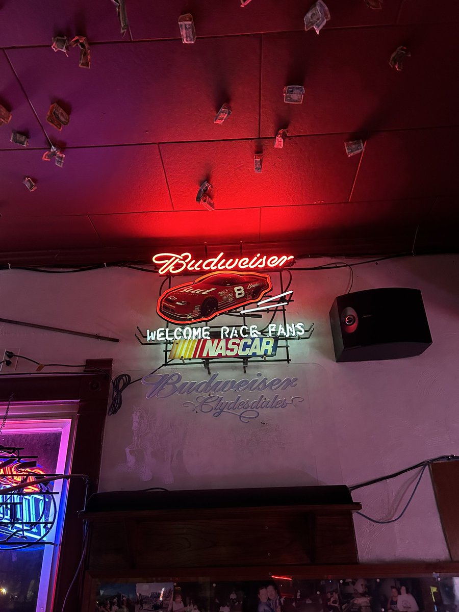 PicturesNeon's tweet photo. Institute Saloon — Institute, WI https://t.co/MVnKBPytnO