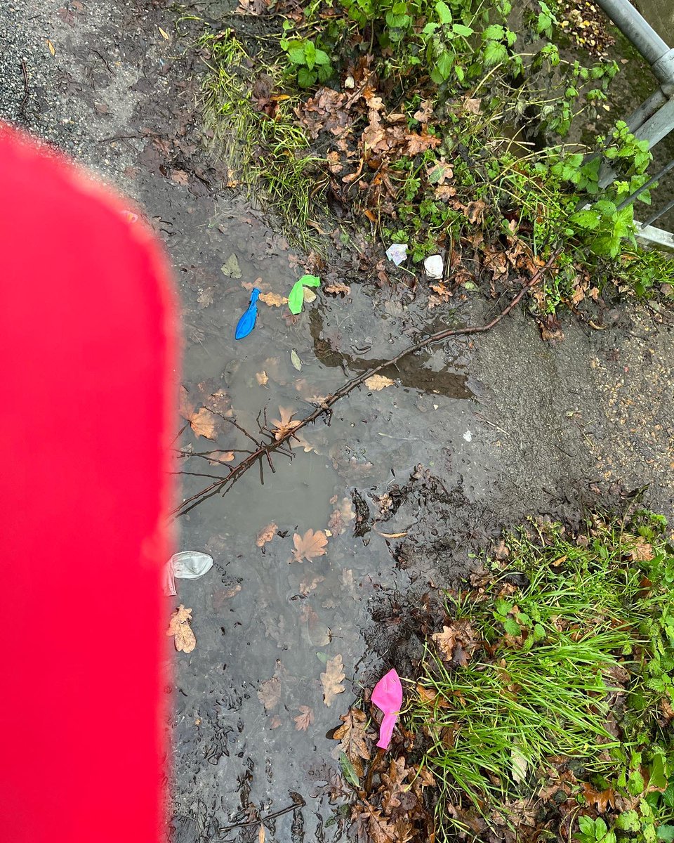 goodingjuli's tweet image. recycling done, a regular occurrence finding nitrous oxide gas canisters by the 100s- or larger Fastgas canisters. Also balloons which will harm wildlife. 
Found mystery prize “cracker”
#fastgas #nitrousoxide #litterpicking #Hawkwell #savetheplanet #wildlife