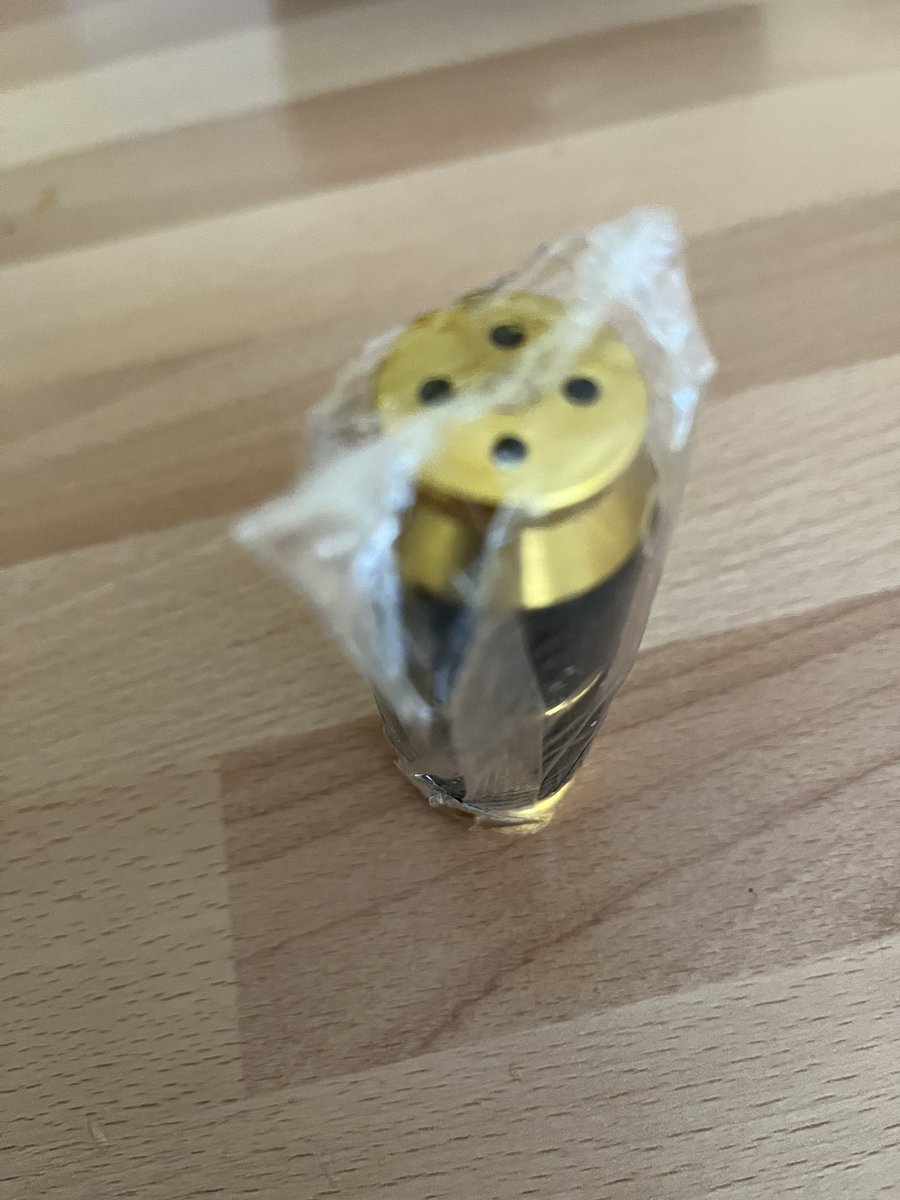 goodingjuli's tweet image. recycling done, a regular occurrence finding nitrous oxide gas canisters by the 100s- or larger Fastgas canisters. Also balloons which will harm wildlife. 
Found mystery prize “cracker”
#fastgas #nitrousoxide #litterpicking #Hawkwell #savetheplanet #wildlife