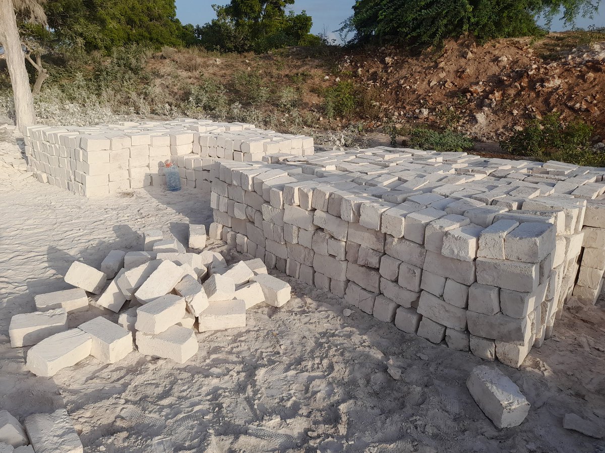 edmbaru's tweet photo. Hello, Good morning😊. 
For constructions and building materials🚧 
I sell grinder cut blocks at Kshs. 22 a piece. 
Retweet and share widely. 
My client maybe on your tl😊 https://t.co/rz30L9ZWwa