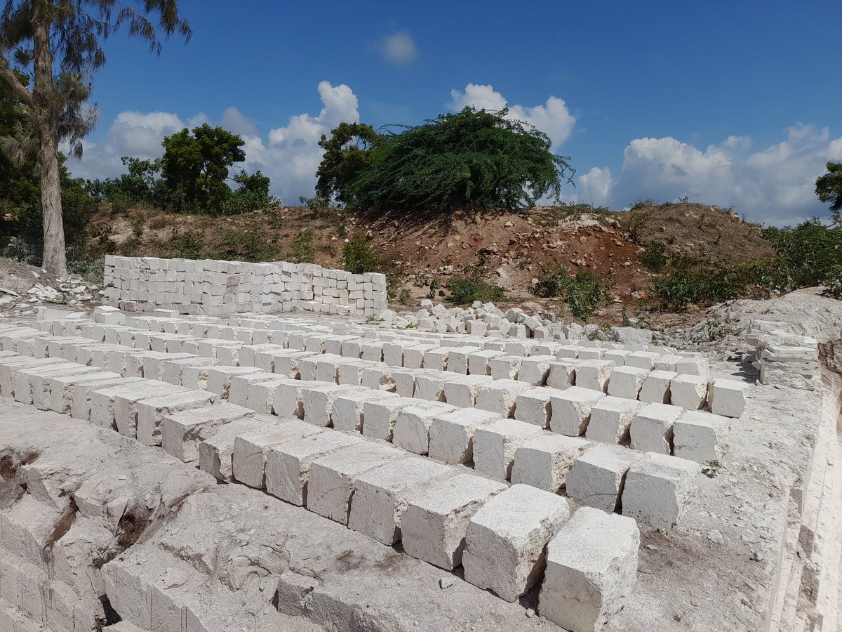 edmbaru's tweet photo. Hello, Good morning😊. 
For constructions and building materials🚧 
I sell grinder cut blocks at Kshs. 22 a piece. 
Retweet and share widely. 
My client maybe on your tl😊 https://t.co/rz30L9ZWwa