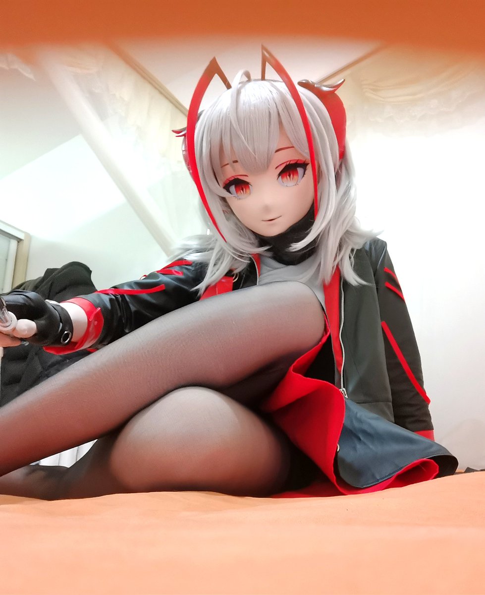 kerneldoge's tweet image. 观望很久，也算赶在年底入坑咯（物流寄了好久，终于在最近恢复了）
角色是方舟的w酱，简单试个照先，没啥经验所以拍得比较粗糙🙃 
#kigurumi