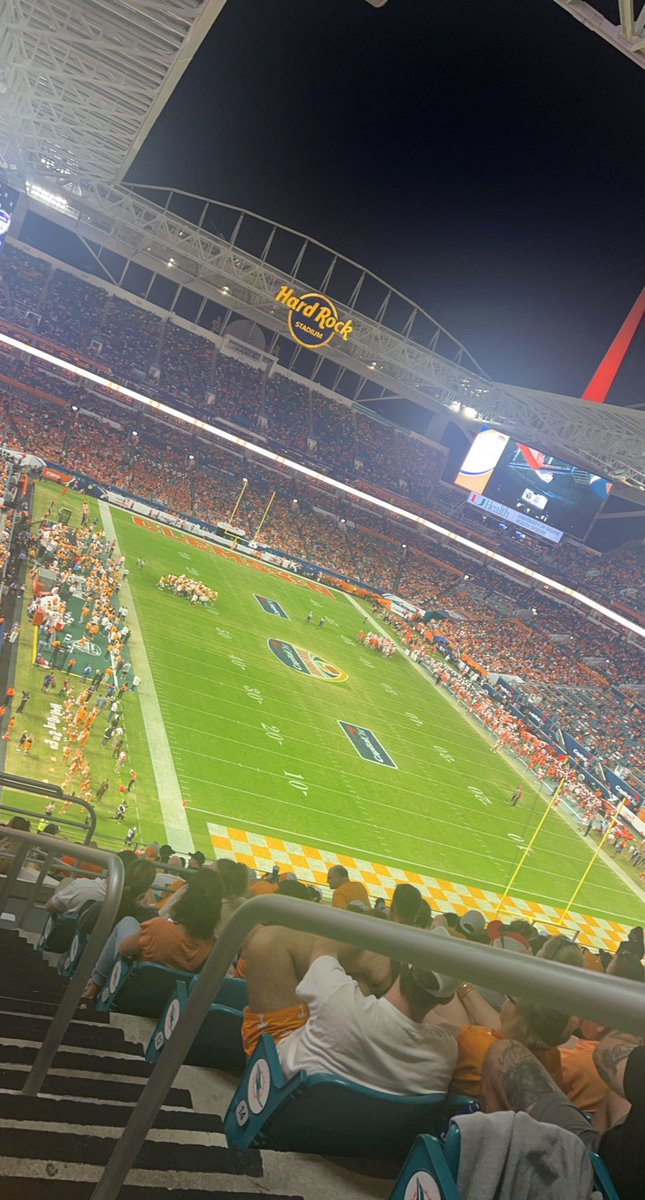 akbusbee's tweet photo. #OrangeBowl #VFL https://t.co/0B9tN2c5KJ