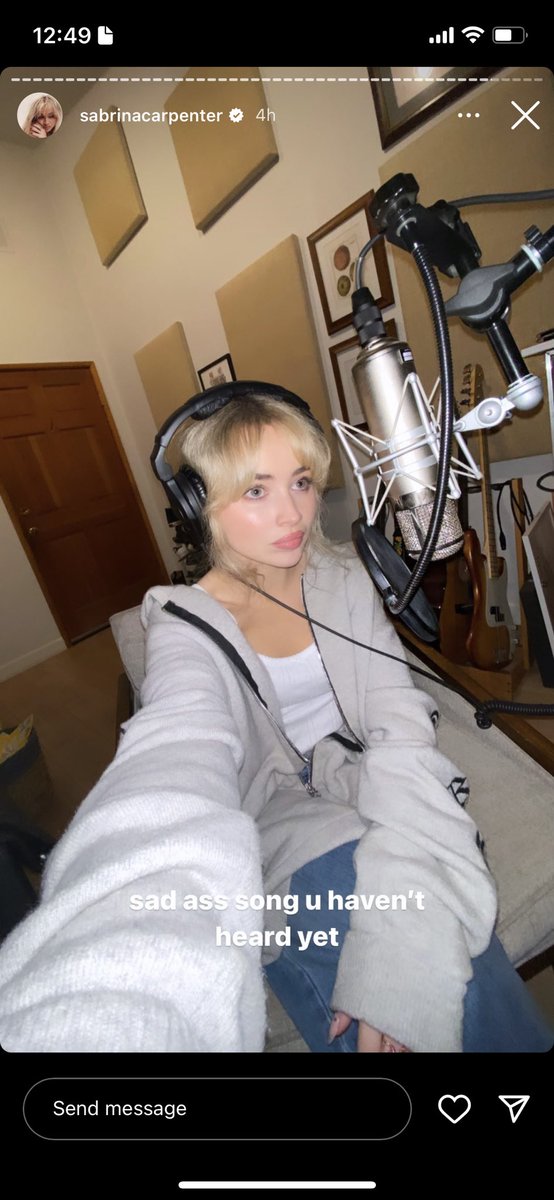 sabsfork's tweet photo. OH MY GOD GUYS NEW SONG https://t.co/nVdVfRT0kh