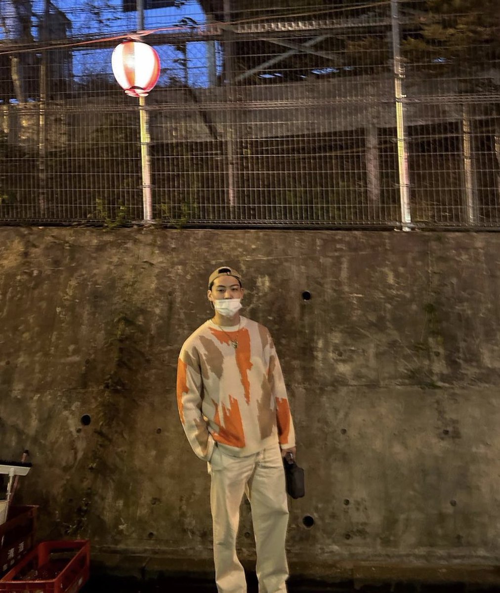 KMJIS00's tweet image. The tattoo vs the tattoo artist

**Pokes: @jaywshere 🤪