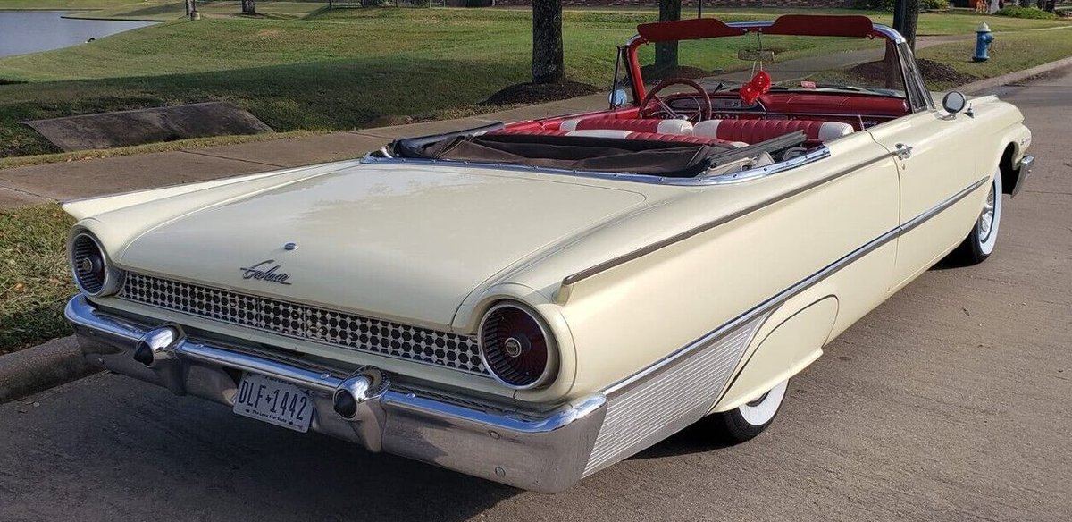 Mercomatic's tweet photo. 1961 #Ford #Galaxie #Sunliner #Convertible; 352 cid, 2 bbl, 220 hp; 3-speed Cruise-o-Matic; Full-size Fords enjoyed their third major restyle in three years. A new headlight brow was added, large round taillights were back and a small canted fin replaced 1960's horizontal one. https://t.co/a2I5vn10TL