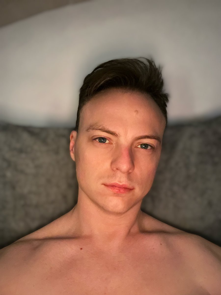 SamAlexander_92's tweet photo. Midnight contemplations: Should I return to being active on the socials? 🌙💫 https://t.co/mJRcpFnKoA