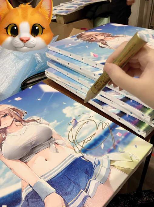 コミケ会場つきました〜っ限定キャンパスアートのサイン書いてます今、。。 