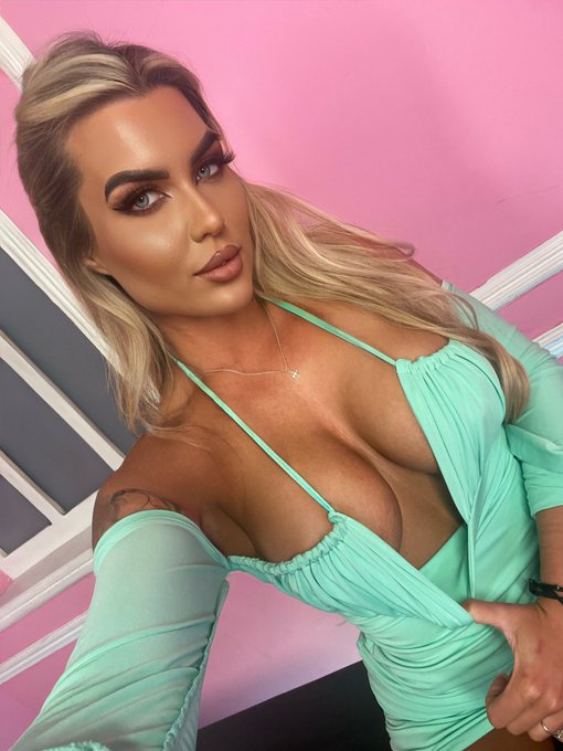 What&rsquo;s everyone doing for New Year&rsquo;s Eve? https://t.co/bm0OrnHoIV