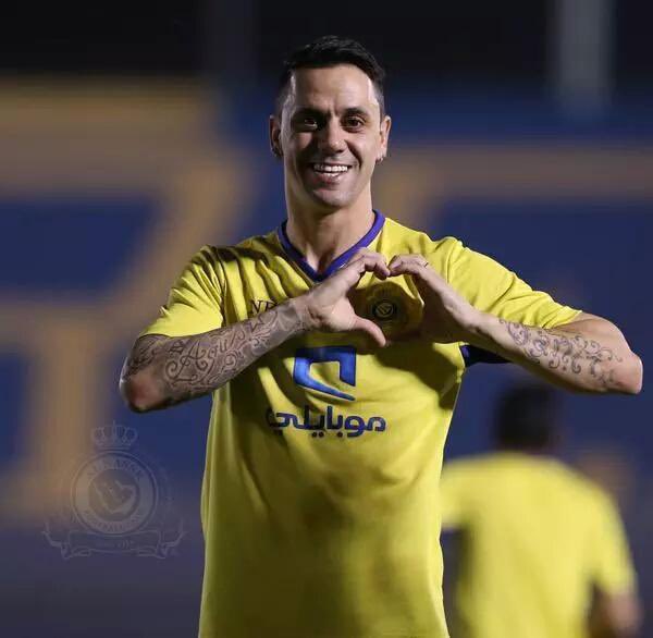 santicap__'s tweet photo. Cristiano Ronaldo se convirtió en el 2do fichaje más importante de la historia del Al Nassr de Arabia Saudita https://t.co/1FvfSEVRgx