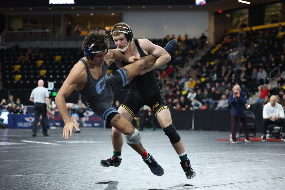 Hawks_Wrestling's tweet photo. SOLDIER SALUTE CHAMP!

@cullanschriever gets a late takedown in 2nd period and rides out Columbia's Angelo Rini in 3rd for a 4-2 win to take title at 133.  #Hawkeyes https://t.co/Qg65oodD1U