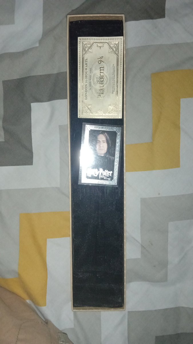 croissangt's tweet photo. wts severus snape wand

📍Bandung
✏️ Keterangan :
- Dus Olivander box
- Free ticket Platform 9¾, photo card Severus Snape
- 
- Panjang : 40cm
- Price : 100k

tags. 
wand harry potter severus snape tongkat sihir hogwart RipLegend LeeJongSuk Ronaldo https://t.co/40Zbft4Q51