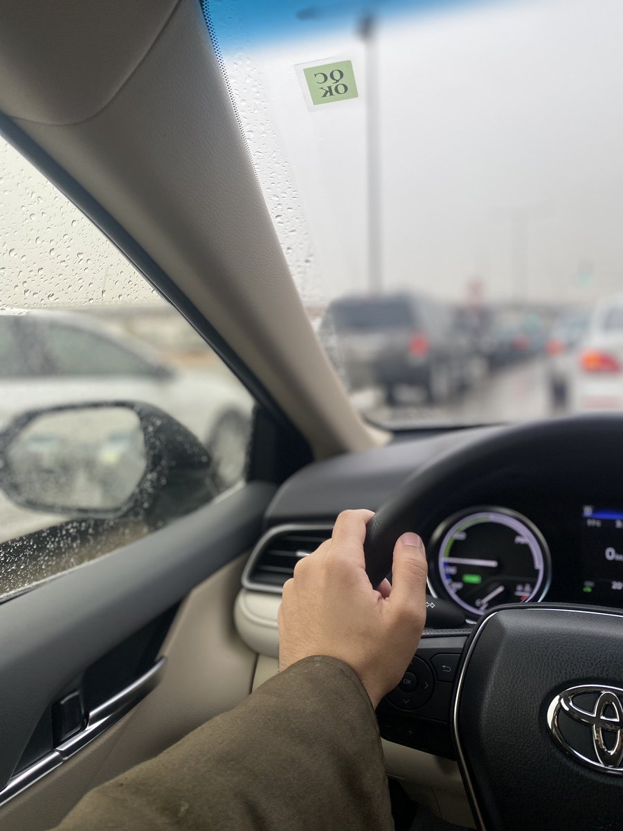 42izv's tweet photo. "المطر والشتاء والليال الطوالي 
ذكرتني بك وكنها من جمالك" https://t.co/k0ScrdcAsm