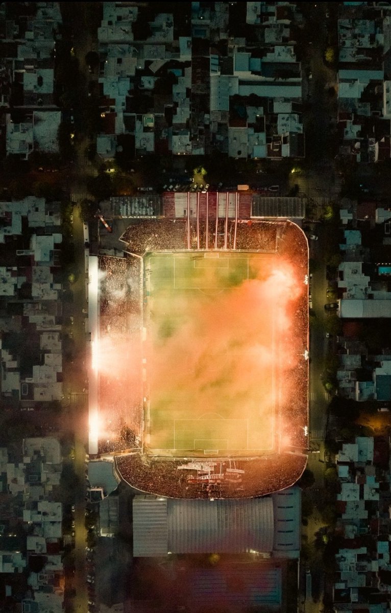 En serio van a seguir dudando en Córdoba que equipo pone le mejor fiesta ???  Siempre pero SIEMPRE Instituto en los recibimientos fue el que más se destacó, de los '90 a la fecha.
Cuentenela como quieran...