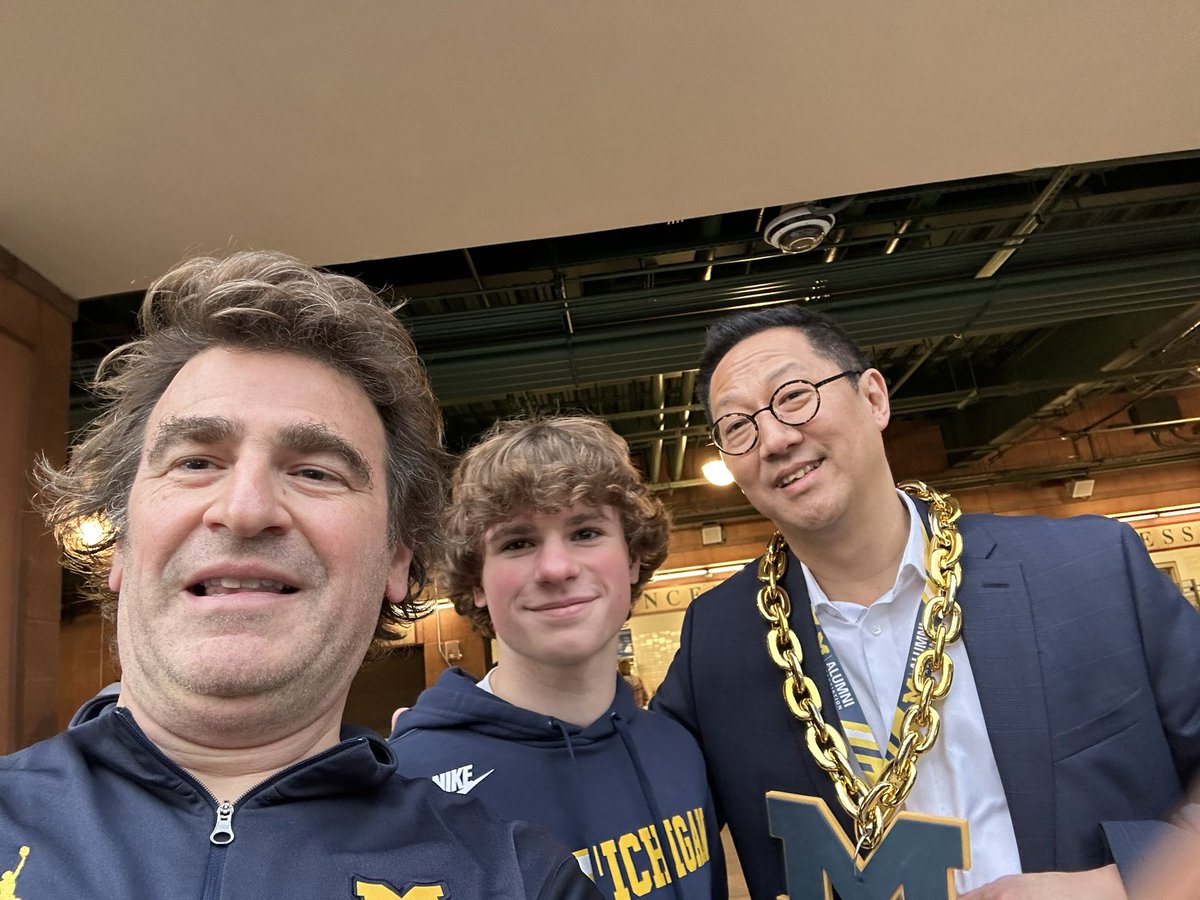 drudolph7's tweet photo. Great to meet you at the pep rally @SantaJOno. Go blue https://t.co/bapmu4kHAK