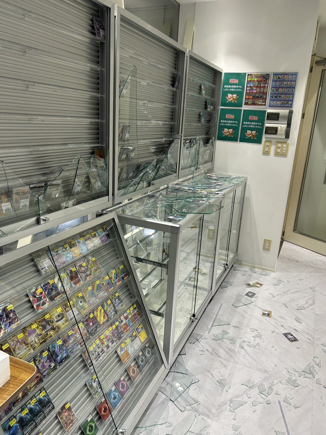 福福トレカ池袋ポケモンカード専門店 営業について 本日福福トレカ池袋ポケモンカード専門店に空き巣が入りました 幸いな事に従業員の被害はありません 高額カードに関しても別保管していたので最小の被害で済みました 捜査の関係上必要以上に