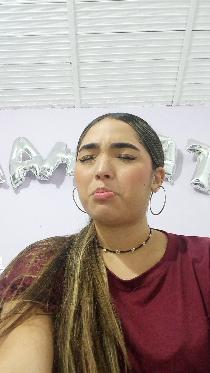 ascaniostephany's tweet photo. Acabo de ver cómo matan a un cochino :( https://t.co/f0rctdH886