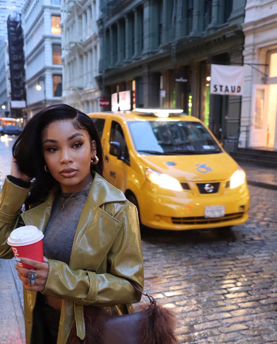 AaliyahJay's tweet photo. A day in soho 🗽 https://t.co/grLvEDQFUg