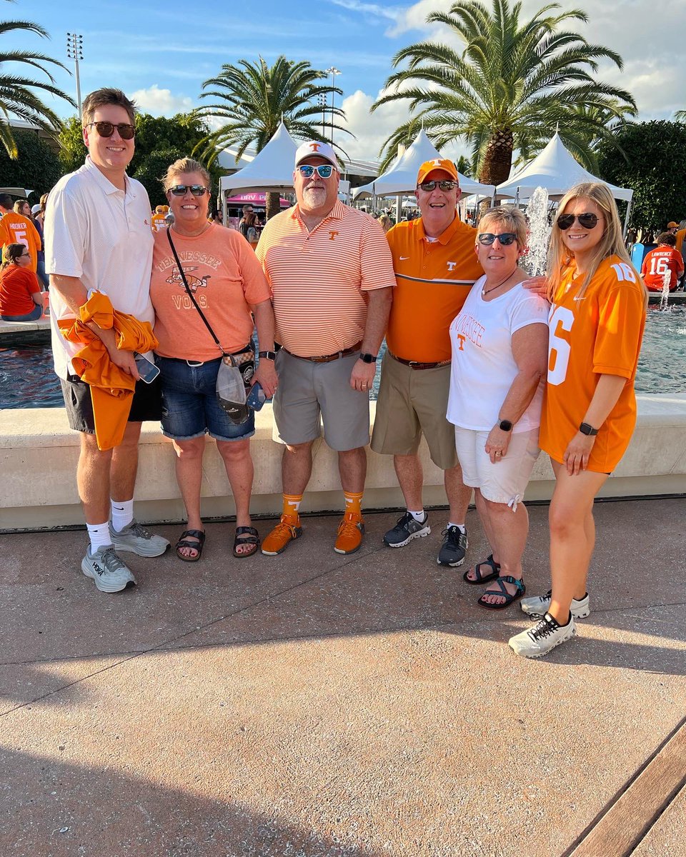 Kimbkeith's tweet photo. #capitaloneorangebowl GB🍊 https://t.co/HNlbBNaCG4