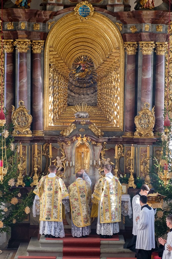 Wigratzbad's tweet photo. Bonne et sainte année !
https://t.co/AkXEFVWg5u https://t.co/NwLZ868Z5W