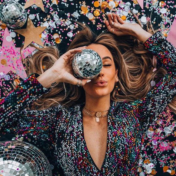 Happy New Year🎉🎊🥂💐
I hope you have a wonderful year full of successes and smiles, even if there are some difficulties.💄💋👠