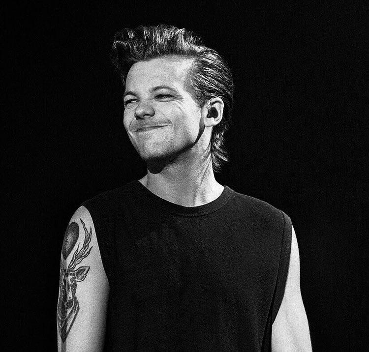 othetemporarfix's tweet photo. abro hilo de fotos de harry y louis que estan casadas (es un poco largo pero no pasa nada) den rt 🫶 https://t.co/kl4dVJxOMQ