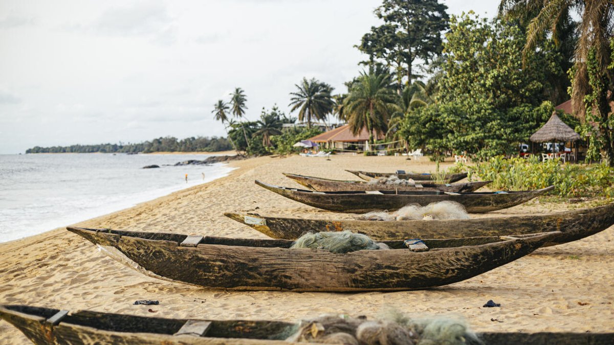 RFIAfrique's tweet photo. Kribi, une station balnéaire idyllique au Cameroun https://t.co/nmEpLWA8Qk https://t.co/GnRJFF71Ba