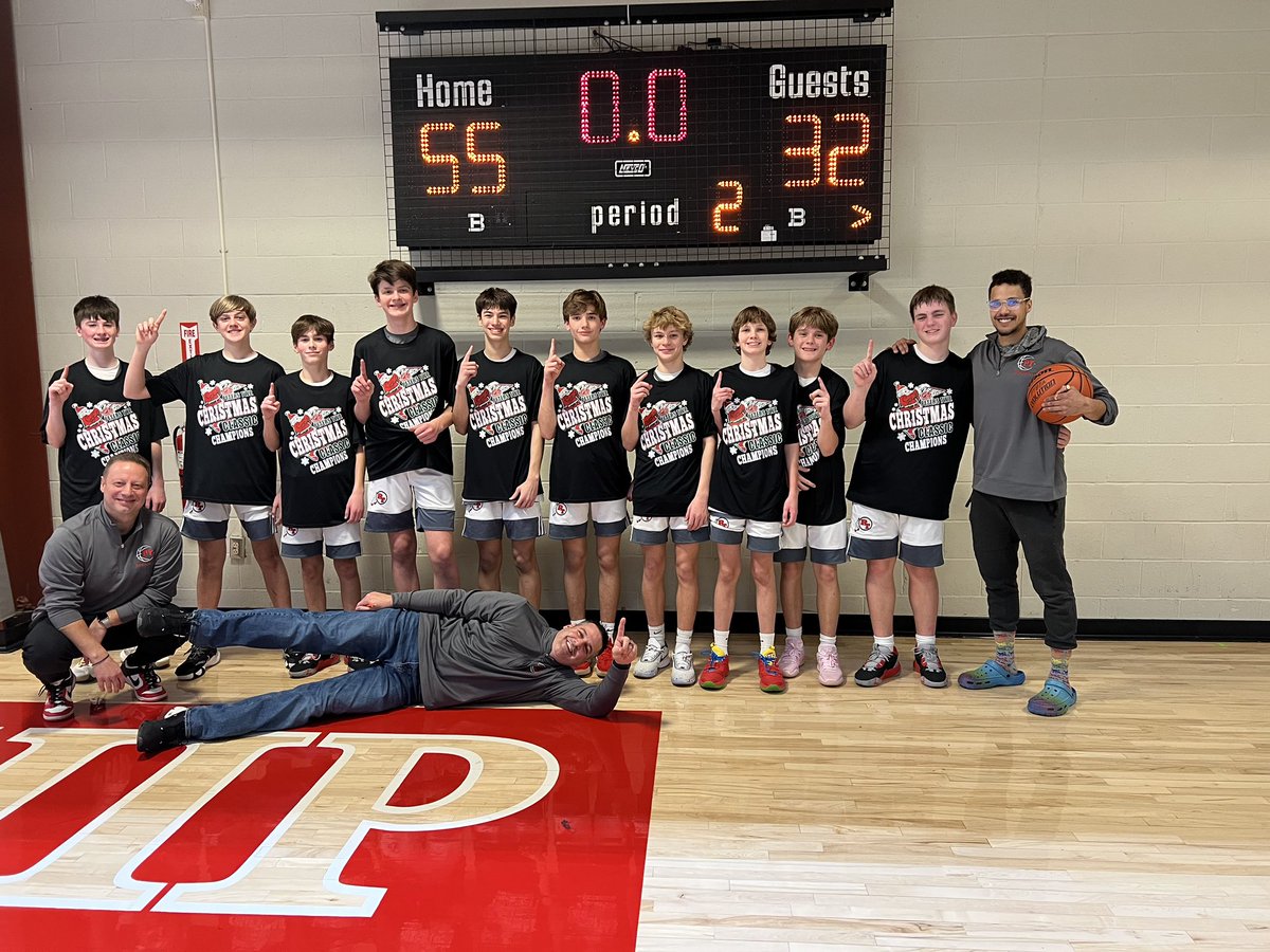cooperdonovan23's tweet photo. W in christmas tournament 55-32🎄🏀 https://t.co/GDgwOQOukE
