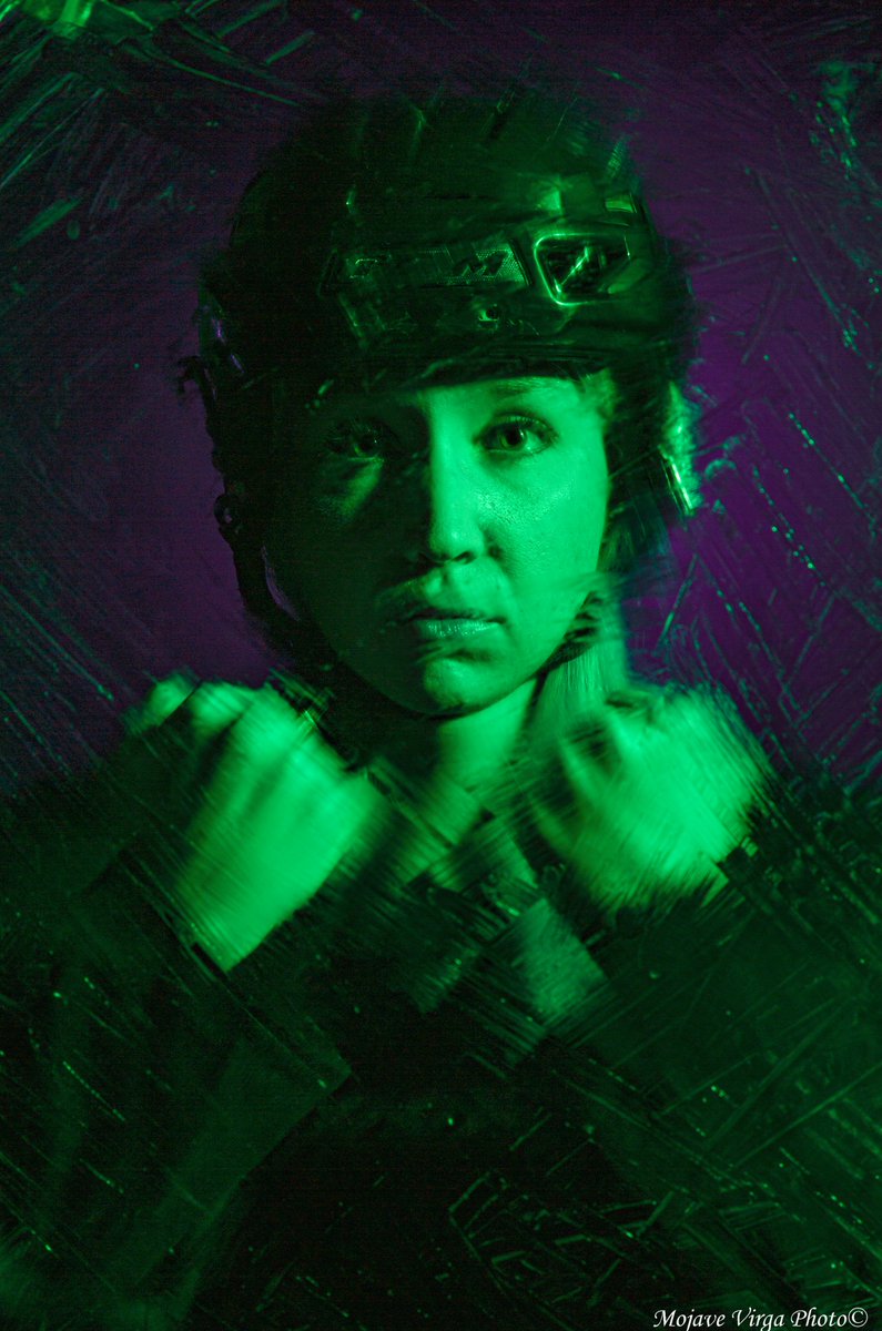 PhotosByOBrien's tweet photo. Portraits mimicking oil painting techniques (model: Anna) [pt 2 of 6]
#portrait #portraitphotography #mojavevirgaphoto #oilphotography #colorgel #colorgelphotography #photo #photography #studiophotography #smearing   #oilpainting #hockey #enforcer https://t.co/Eev8ueBrIb