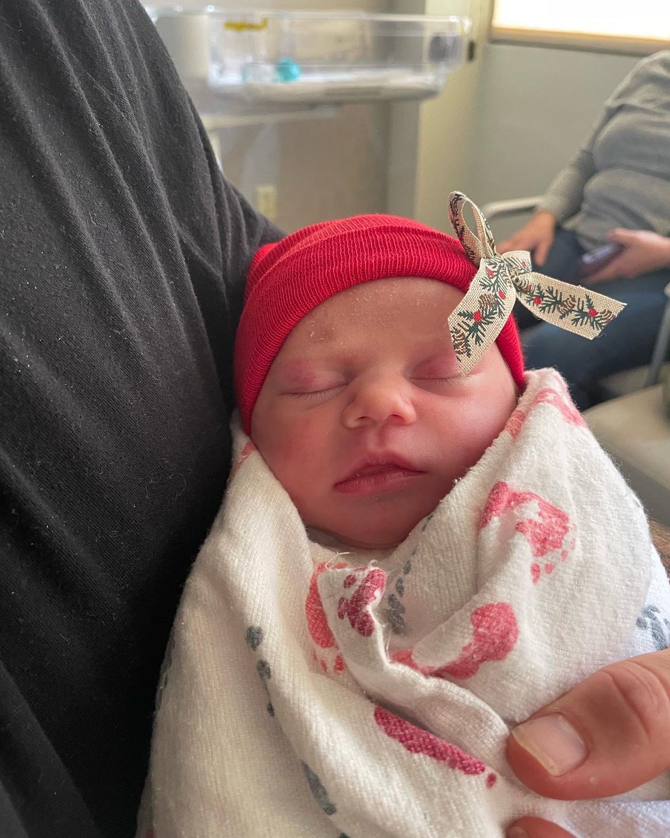 Brendummmm's tweet photo. Something perfect was born 12/2722 💕 Emrie Marie Richard! https://t.co/Cil6QaJk7D