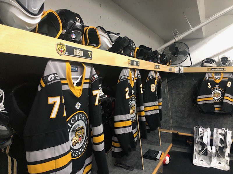 BCHLGrizzlies's tweet photo. Back in black this evening for the second half of the season! 

Still, lots of time to get your tickets! Doors open at 6:00 pm and puck drops at 7:00 pm! 

#BCHL #yyjsports #Westshore #hockey #PacktheQ #Homegame #GoGrizzliesGo #BearCountry https://t.co/rtOgDfQ6JZ