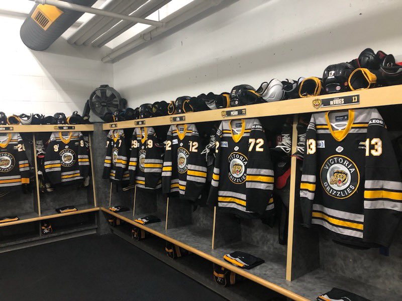BCHLGrizzlies's tweet photo. Back in black this evening for the second half of the season! 

Still, lots of time to get your tickets! Doors open at 6:00 pm and puck drops at 7:00 pm! 

#BCHL #yyjsports #Westshore #hockey #PacktheQ #Homegame #GoGrizzliesGo #BearCountry https://t.co/rtOgDfQ6JZ
