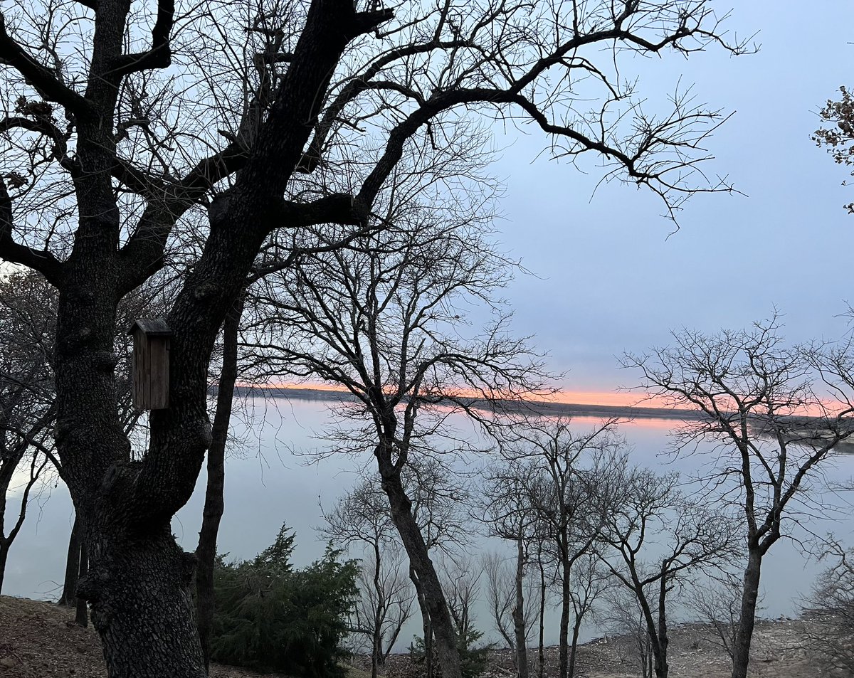 DenaMeek's tweet photo. The last sunset of 2022.  May God bless you with his Peace, Protection and Prosperity in 2023.
#OakPointIsBeautiful https://t.co/b2b58RNDlA
