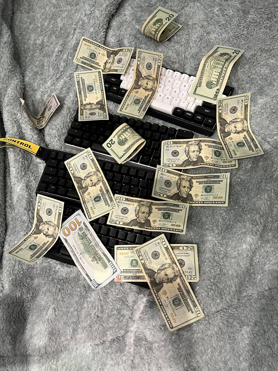 SidiTTV's tweet photo. Giving away 4 wootings to celebrate the new year with @grizzlypng @tekkit0 @Nemrozz @rykozin @RentiaSquared @WootingKB and a ton of cash. Like and retweet to enter https://t.co/uaVWJ8dxcB