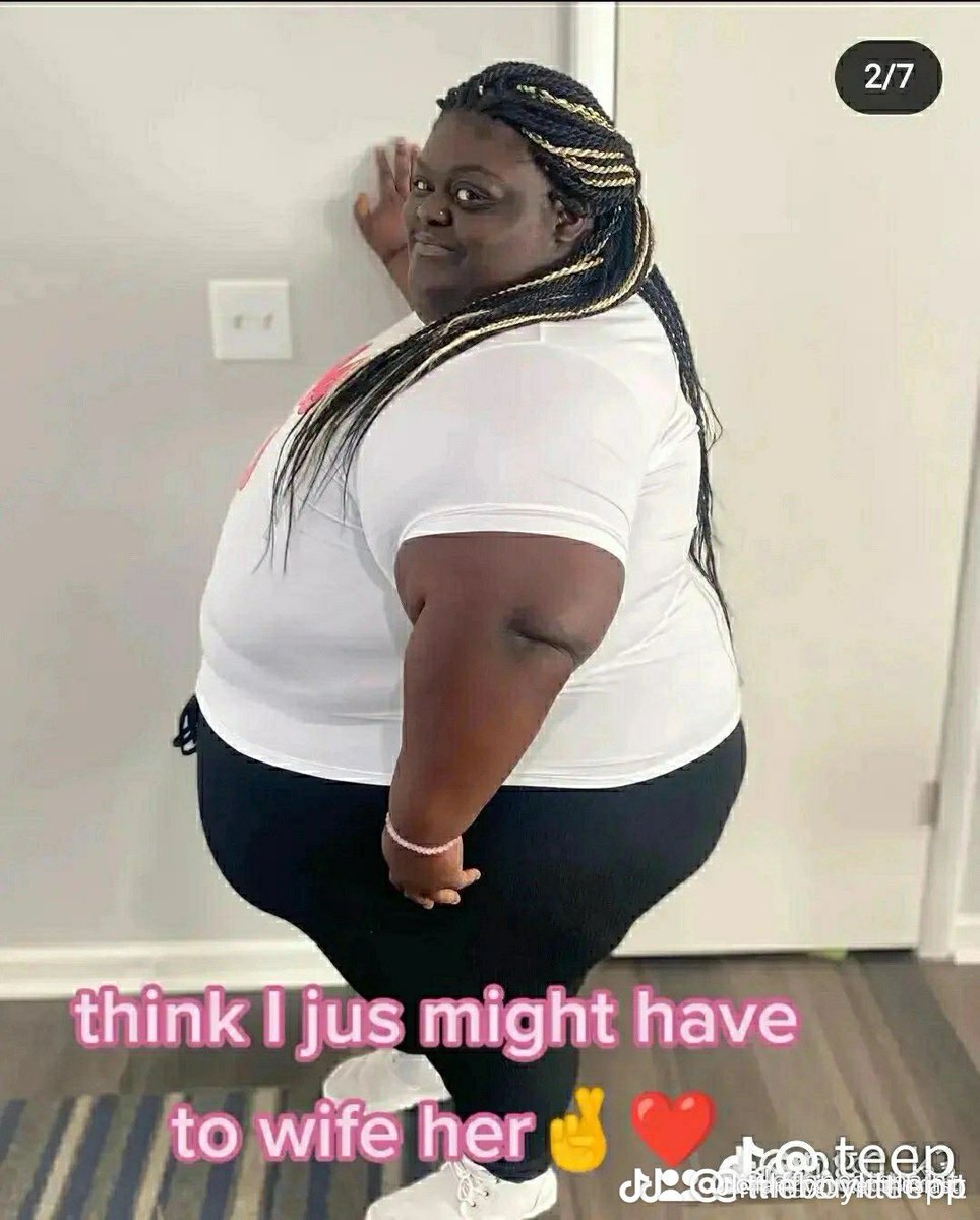 lanavl23's tweet photo. She is so circular? https://t.co/K9arMUlmk2
