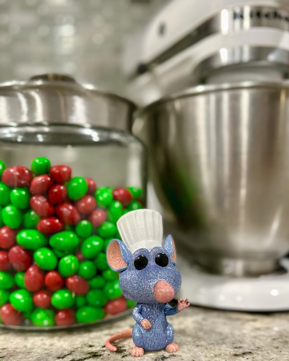 noobcake3's tweet photo. Funko photo challenge 
Day 30: Sparkle ✨ 
Let’s ring in the new year with good food and good vibes 😎 
.
.
.
@originalfunko 
#funko #funkophotoadaychallenge #funkophotoaday #funkophotography #funkocommunity #funkofamily #funkofunatic #fotw #funkofanatic #funkodiamond https://t.co/mj0tvTh6iA