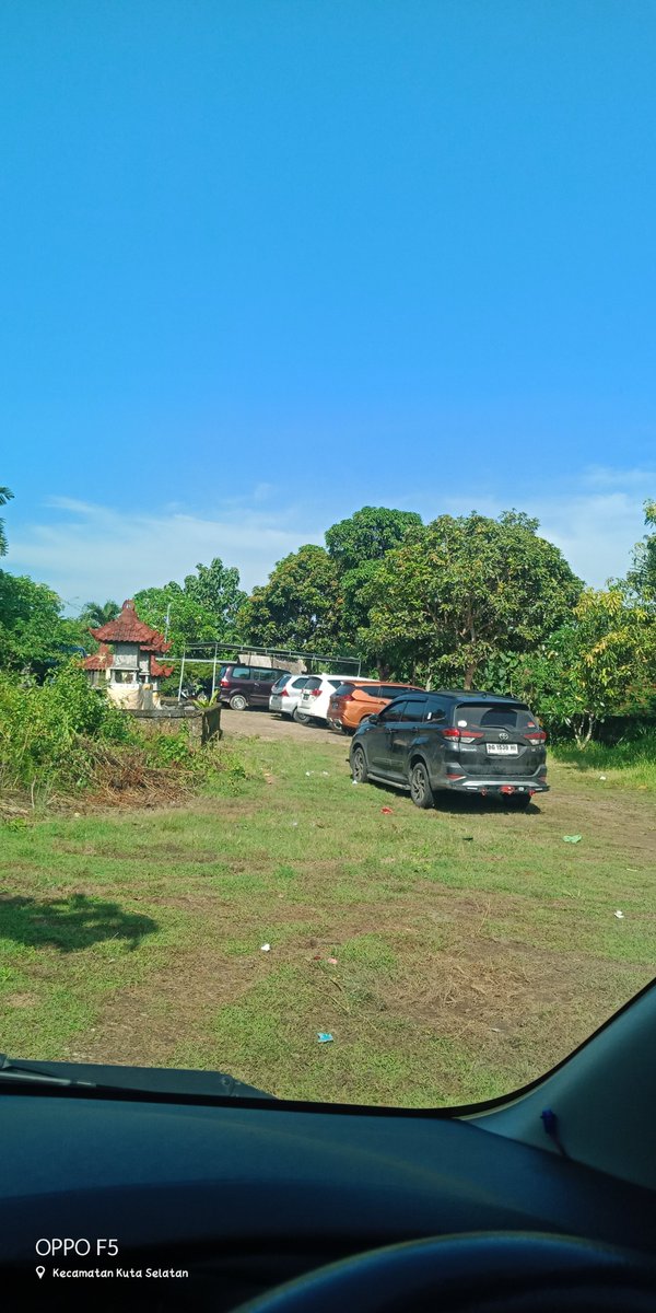 Area jimbaran baratnya GWK kalo ada binor/janda abg yg mau di jelmek😂😂