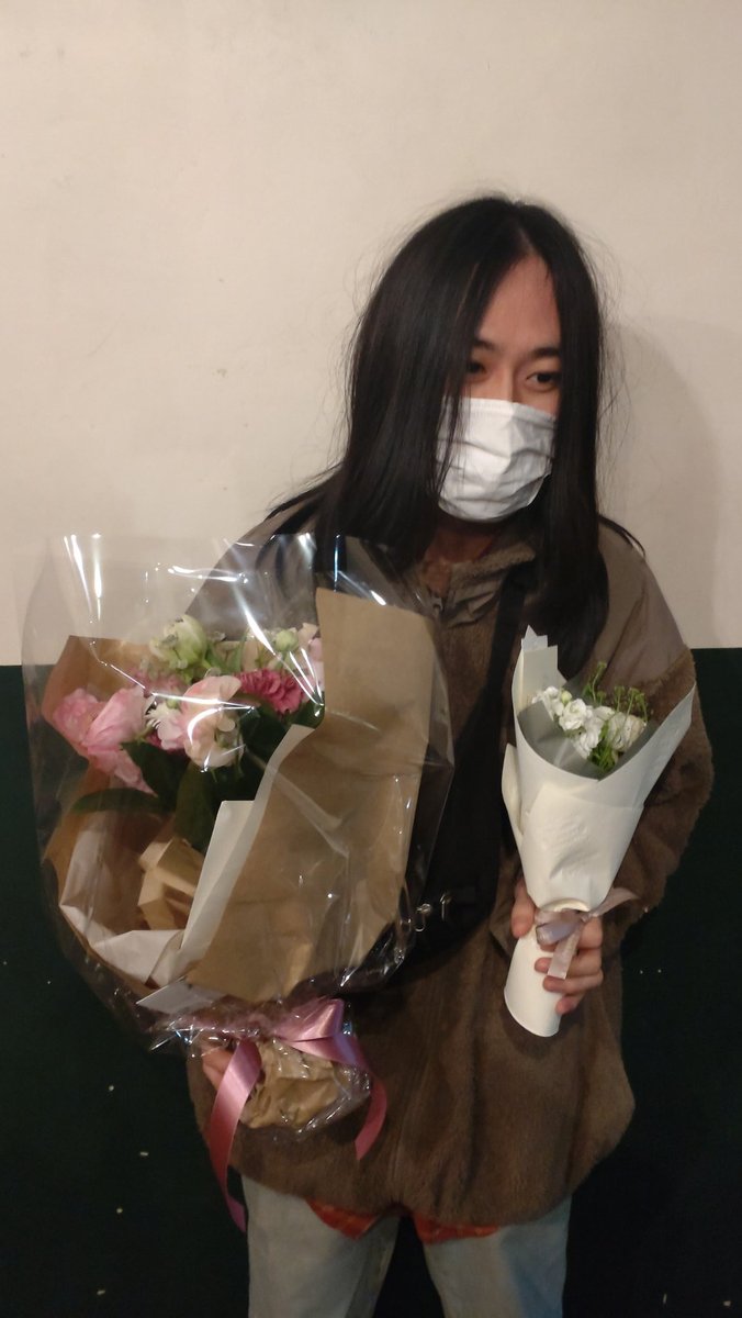 C Caseという友達のやってるバンドの活動休止ライブを見ました

愛に溢れた素敵な空間でした。家主は家がなくなったみたいな顔をしてましたが。
